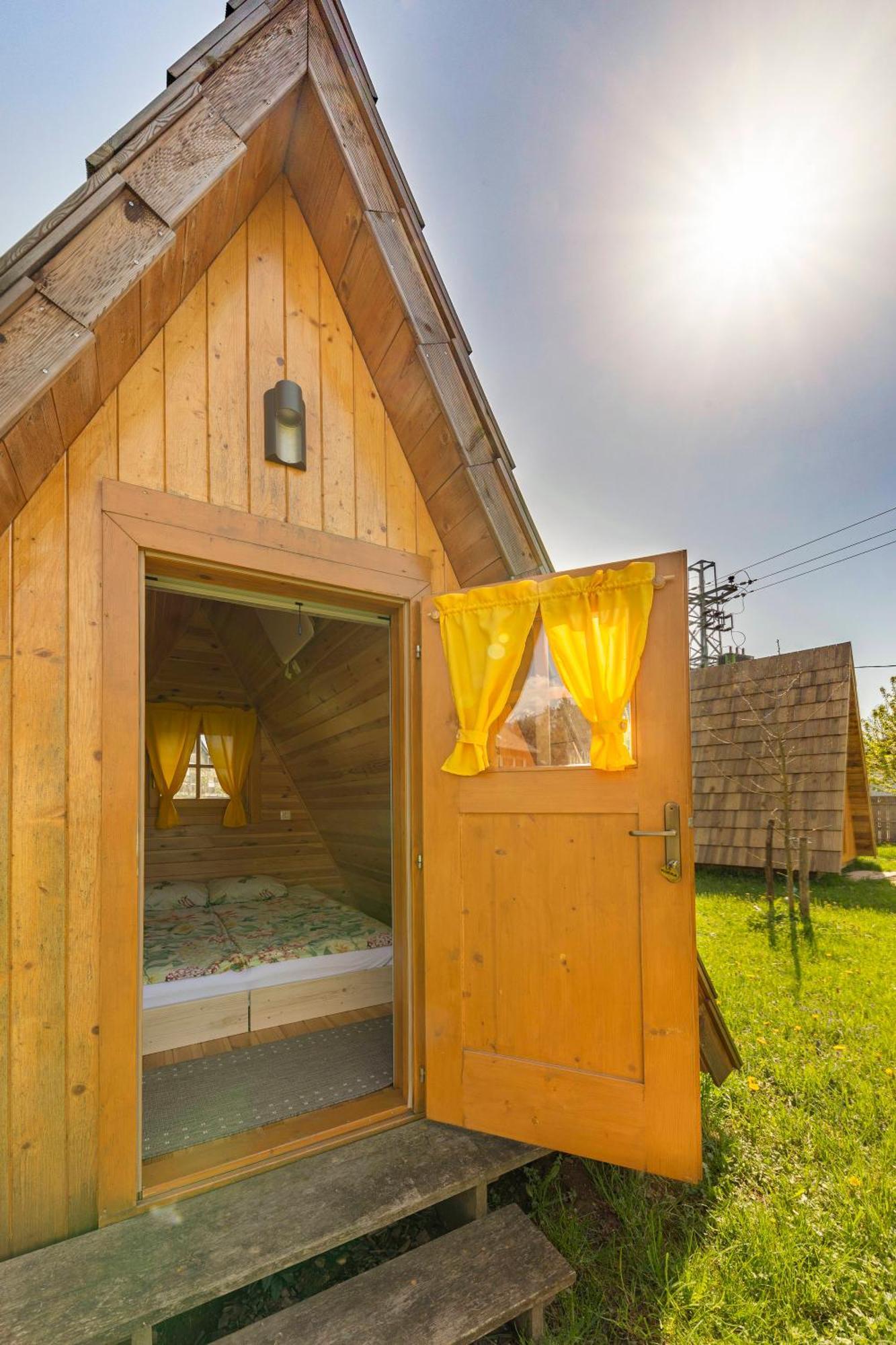 Glamping Mohorjev Grunt 호텔 프레드보르 외부 사진